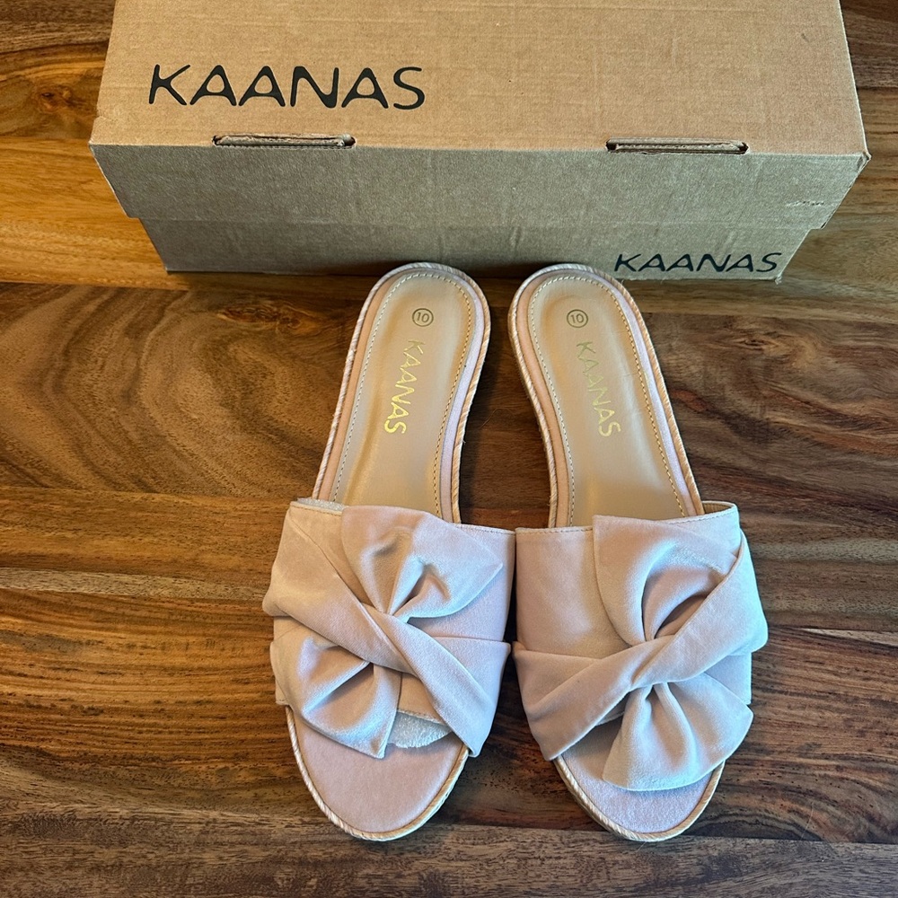 Kaanas Sausalito Nude Velvet Bow Slide